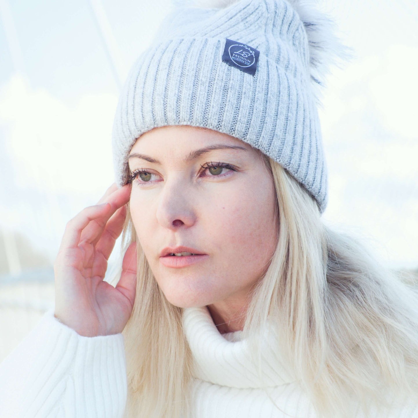 Mulberry Silk-Lined Slim Ribbed Beanie – Cashmere Blend with Removable Pom Pom -Grey