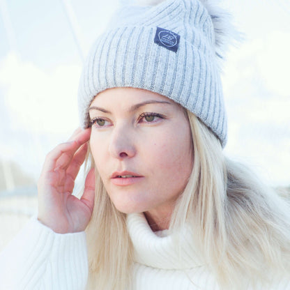 Mulberry Silk-Lined Slim Ribbed Beanie – Cashmere Blend with Removable Pom Pom -Black
