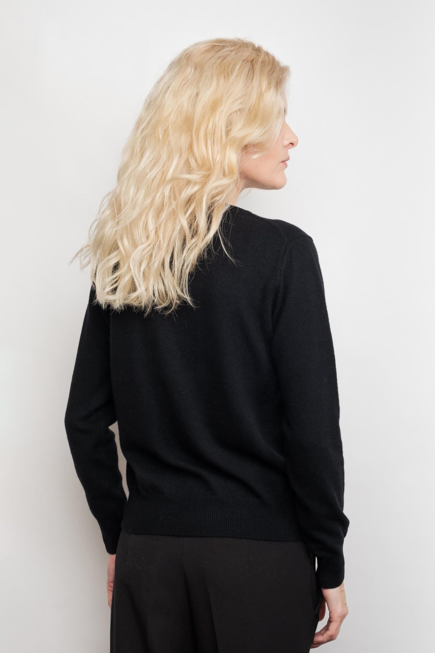 Classic Ribbed Cashmere Crewneck Sweater - Black