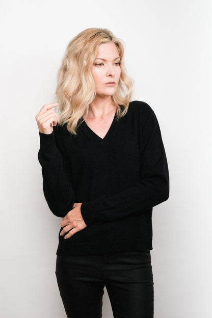 Everyday Luxe Cashmere V-Neck Sweater - Black