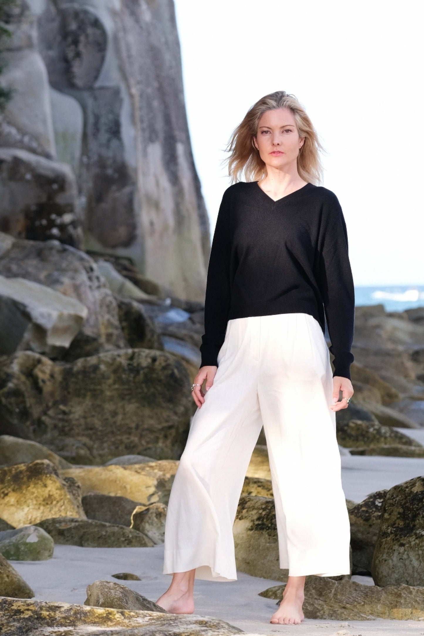 Everyday Luxe Cashmere V-Neck Sweater - Black