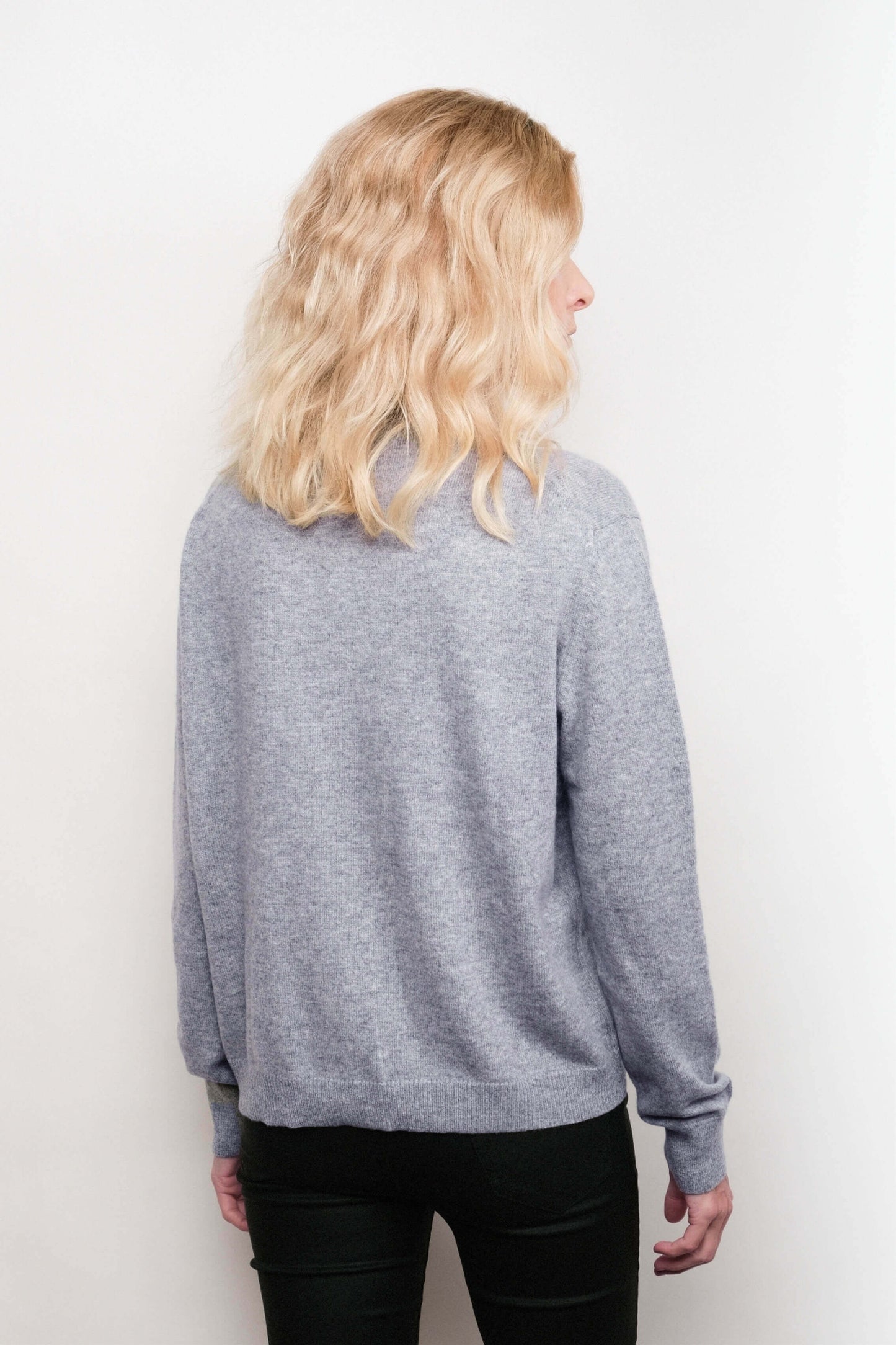 Everyday Luxe Cashmere V-Neck Sweater - Grey