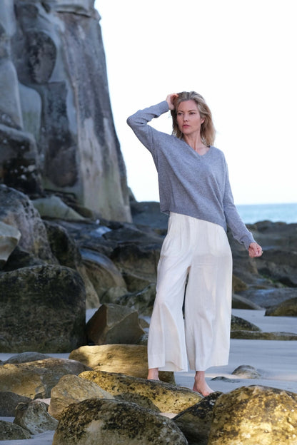 Everyday Luxe Cashmere V-Neck Sweater - Grey