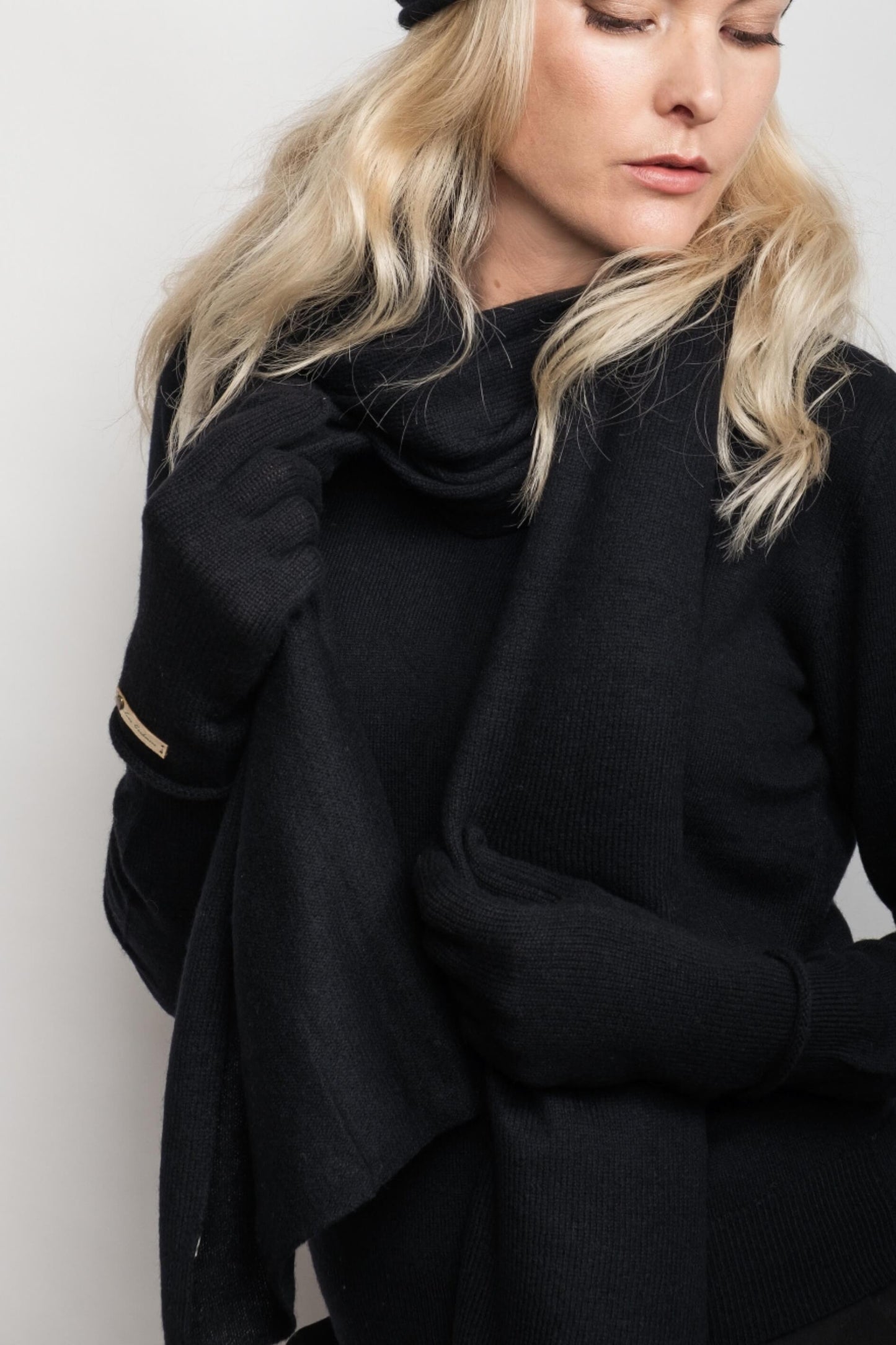 Cashmere Fine Knit Gloves - Black